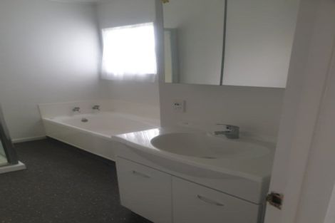 Photo of property in 11 Bittern Place, Henderson, Auckland, 0610