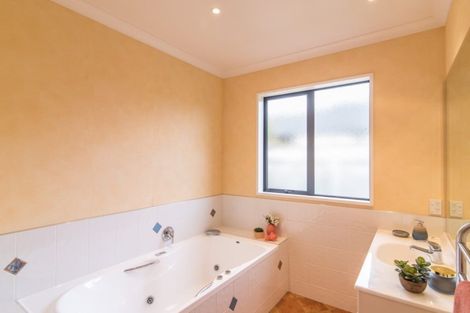 Photo of property in 21 Regent Drive, Paraparaumu Beach, Paraparaumu, 5032