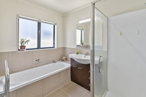 Photo of property in 54 Packspur Drive, Flat Bush, Auckland, 2016
