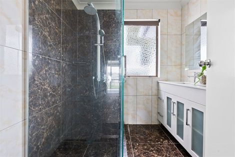 Photo of property in 15a Correa Court, Goodwood Heights, Auckland, 2105