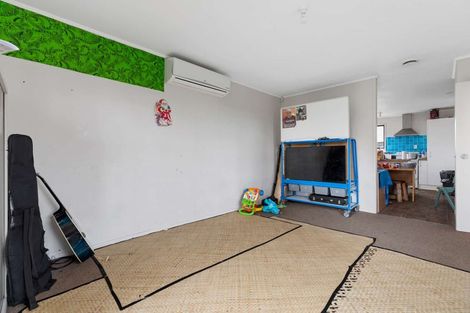 Photo of property in 15 Edwin Freeman Place, Ranui, Auckland, 0612