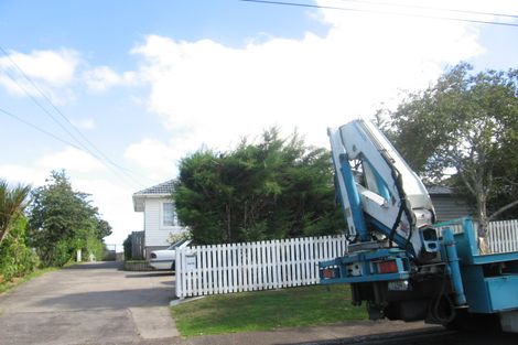 Photo of property in 2/23 Commissariat Road, Mount Wellington, Auckland, 1060