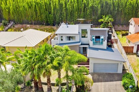 Photo of property in 6 Fernbank Lane, Greenhithe, Auckland, 0632