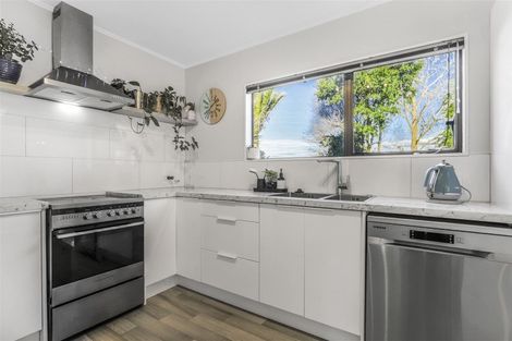 Photo of property in 17 Rhonda Place, Opaheke, Papakura, 2113