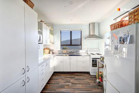 Photo of property in 34 Bayne Terrace, Macandrew Bay, Dunedin, 9014