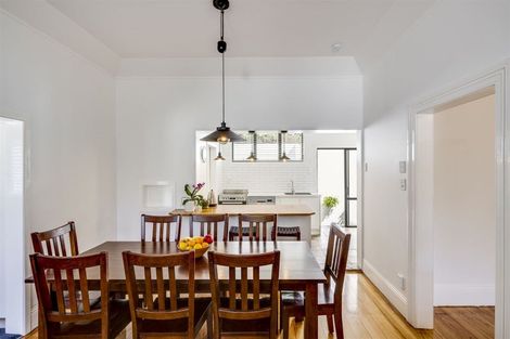 Photo of property in 6 Cameron Road, Bluff Hill, Napier, 4110