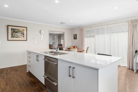 Photo of property in 8 Fearnley Grove, Pyes Pa, Tauranga, 3112