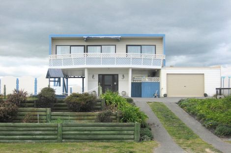 Photo of property in 64 Kahukura Avenue, Waitarere Beach, Levin, 5510