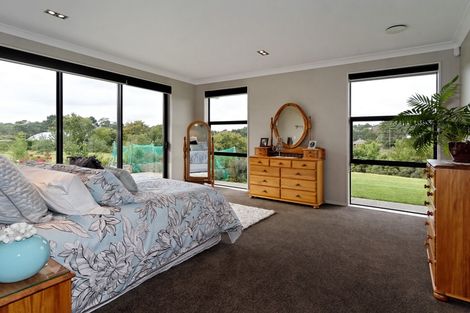 Photo of property in 82a Shaw Road, Oratia, Auckland, 0604