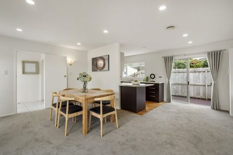 Photo of property in 38 Deverell Place, Northcross, Auckland, 0632