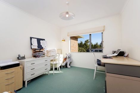 Photo of property in 2 Burgundy Park Avenue, Henderson, Auckland, 0612