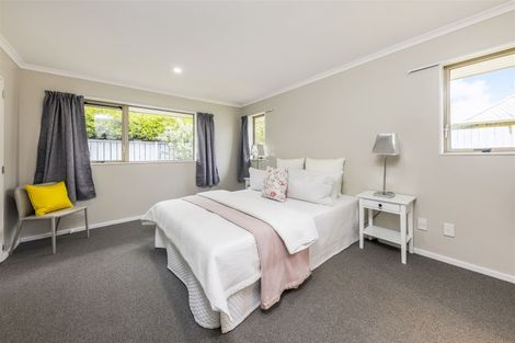 Photo of property in 20a Waterview Road West, Takanini, 2112