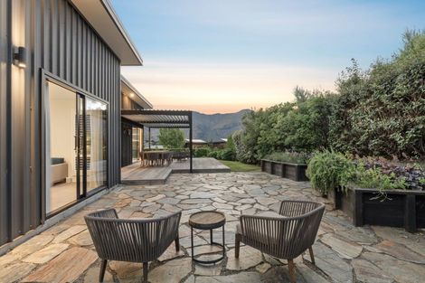 Photo of property in 1 Kirimoko Crescent, Wanaka, 9305