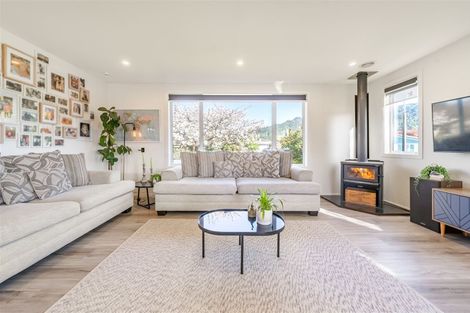 Photo of property in 1 Riverlea Way, Totara Park, Upper Hutt, 5018