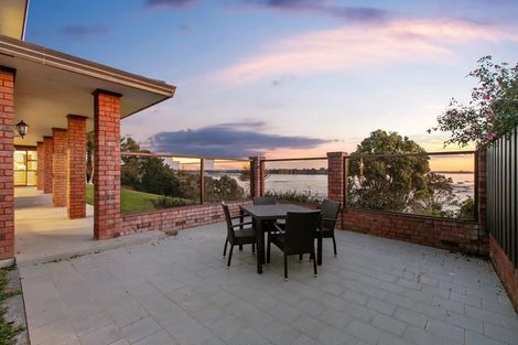 Photo of property in 8 Della Place, Conifer Grove, Takanini, 2112