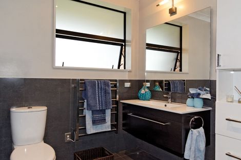 Photo of property in 82a Shaw Road, Oratia, Auckland, 0604