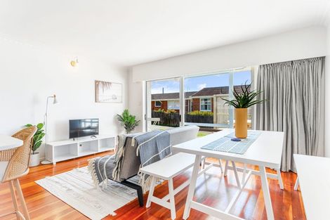 Photo of property in 2/7 Onepoto Road, Hauraki, Auckland, 0622