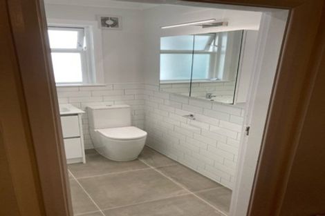 Photo of property in Rehutai Flats, 2/268 Oriental Parade, Oriental Bay, Wellington, 6011