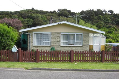 Photo of property in 66 Hampden Street, Picton, 7220