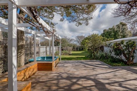 Photo of property in 3 Shaftesbury Street, Avonhead, Christchurch, 8042