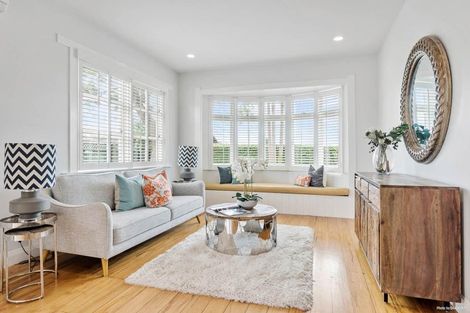 Photo of property in 1/92 East Coast Road, Milford, Auckland, 0620