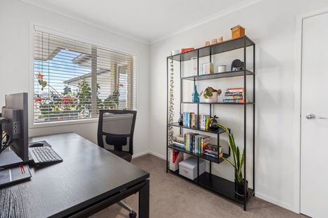 Photo of property in 10 Carex Close, Pyes Pa, Tauranga, 3112