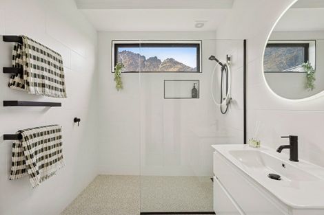 Photo of property in 1 Torridon Court, Jacks Point, Queenstown, 9371