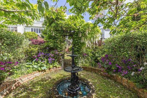 Photo of property in 33 Grant Road, Thorndon, Wellington, 6011