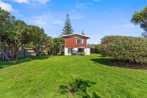 Photo of property in 70 William Street, Waikanae Beach, Waikanae, 5036
