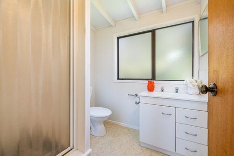 Photo of property in 2/84a Avonleigh Road, Green Bay, Auckland, 0604