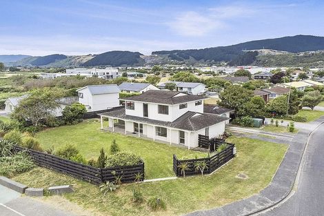 Photo of property in 1 Manawa Avenue, Raumati Beach, Paraparaumu, 5032