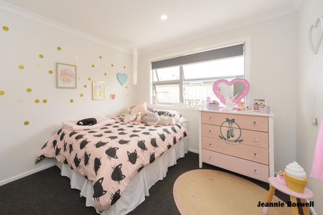 Photo of property in 14 Freedom Drive, Kelvin Grove, Palmerston North, 4414