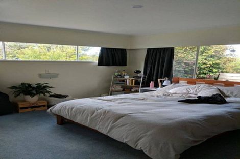 Photo of property in 1 Ravenwood Drive, Forrest Hill, Auckland, 0620
