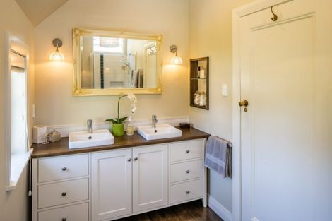 Photo of property in 7 Hinau Street, Eastbourne, Lower Hutt, 5013