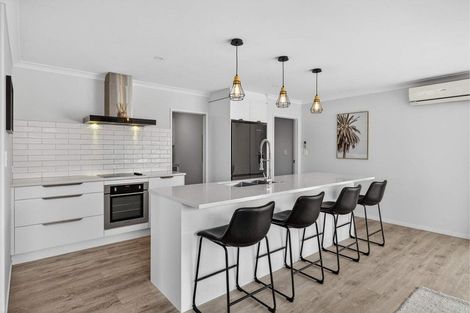 Photo of property in 33 Te Kio Crescent, Papamoa Beach, Papamoa, 3118