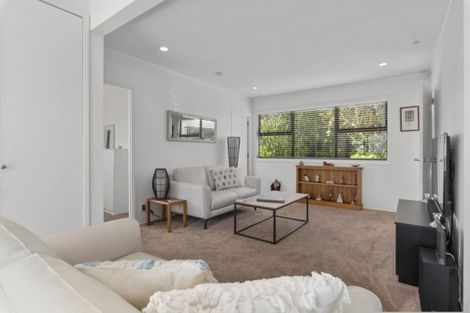 Photo of property in 2/17 County Road, Torbay, Auckland, 0630