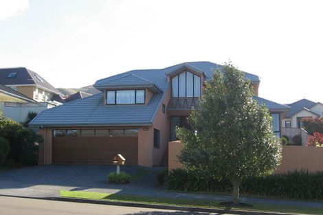 Photo of property in 128 Westchester Drive, Churton Park, Wellington, 6037