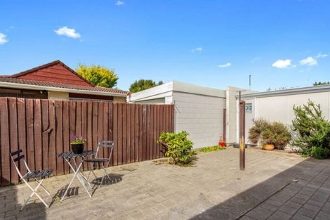 Photo of property in 2/52a Chipping Lane, Redwood, Christchurch, 8051