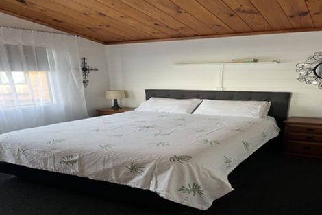 Photo of property in 1/26 Ridge Road, Waiake, Auckland, 0630