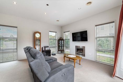 Photo of property in 4 Links Drive, Waiwhakaiho, New Plymouth, 4312