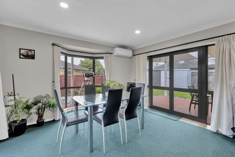 Photo of property in 6 Fencourt Place, Rototuna North, Hamilton, 3210