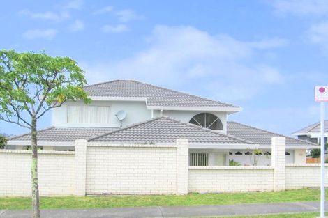 Photo of property in 5 Carrowmore, Pinehill, Auckland, 0632