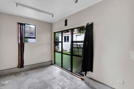 Photo of property in 12 Seaview Road, Marfell, New Plymouth, 4310