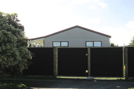 Photo of property in 11 Whitmore Grove, Waikanae Beach, Waikanae, 5036