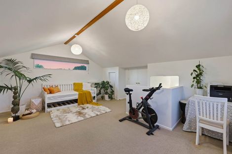 Photo of property in 22 Windfall Grove, Greenhithe, Auckland, 0632