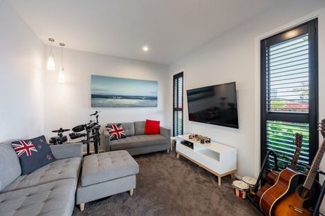 Photo of property in 13 Kotare Drive, Wanaka, 9305