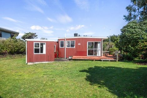 Photo of property in 9 Duncan Street, Waikawa Beach, Levin, 5573