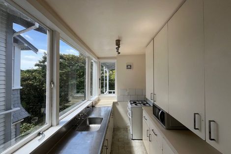 Photo of property in 2/106 Glenmore Street, Northland, Wellington, 6012