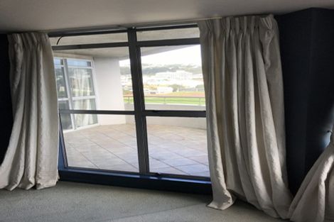 Photo of property in Grandstand Apartments, 10/80 Kent Terrace, Mount Victoria, Wellington, 6011