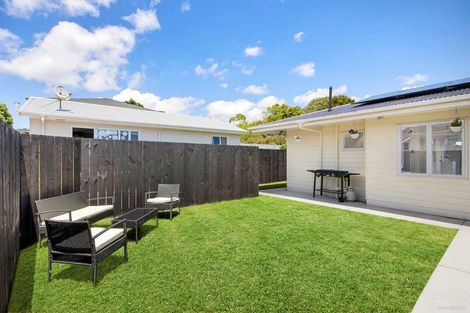 Photo of property in 22 Kaurilands Road, Titirangi, Auckland, 0604